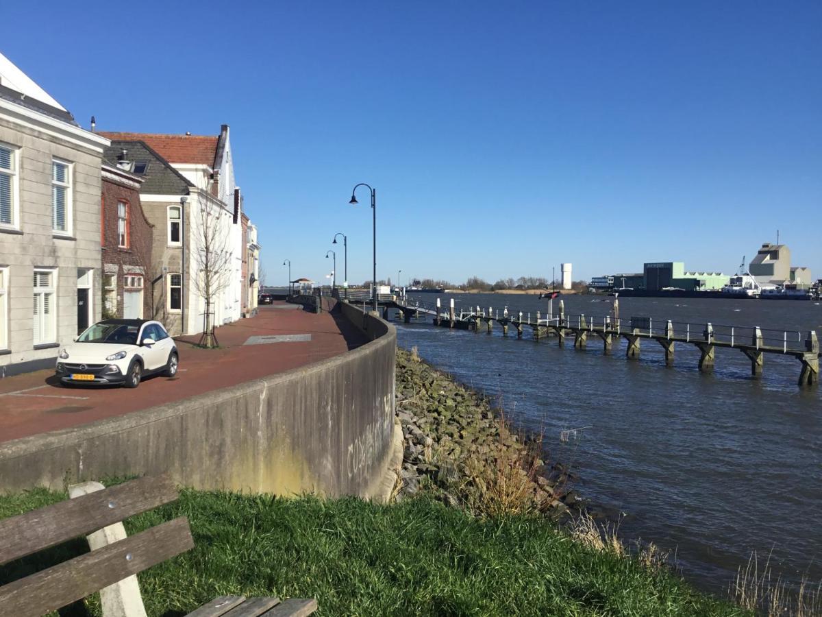 Apartment De Kapiteinshut Aan De Rivier Met Xl Ligbad En Sauna
