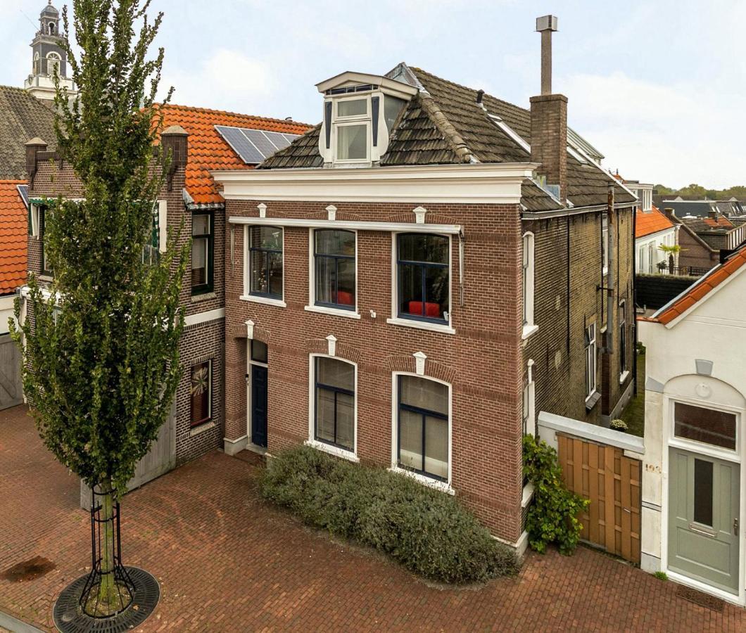 De Kapiteinshut Aan De Rivier Met Xl Ligbad En Sauna Apartment Lekkerkerk